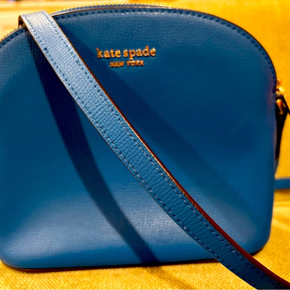 Kate Spade small crossbody leather bag in excellent condition.